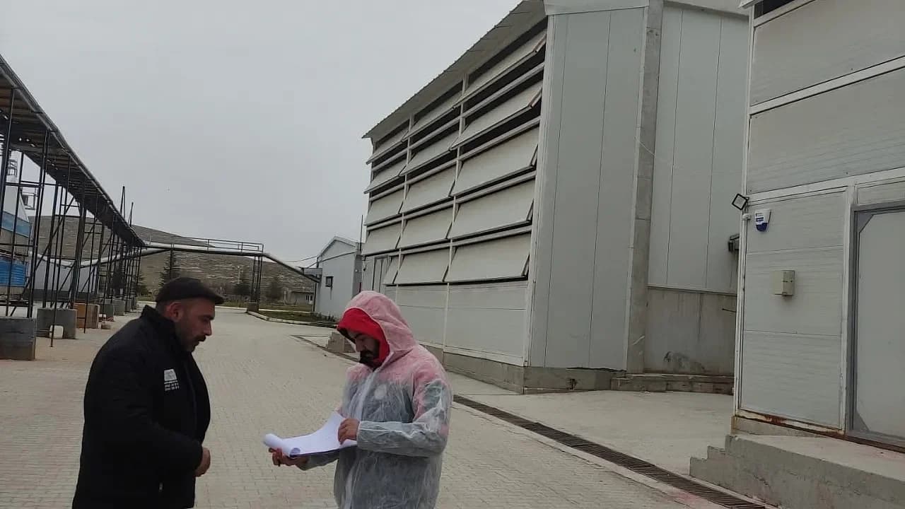 Bolvadin’deki Kanatlı Üretim Tesisleri Sıkı Takipte: Hijyen ve Biyogüvenlik Tam Not Aldı