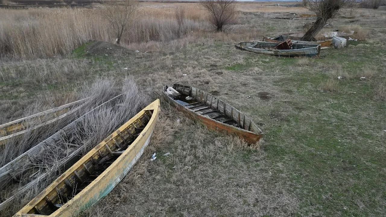 Eber Gölü’nde ‘Kayık Mezarlığı’ Manzarası: Kuraklık Kapıya Dayandı