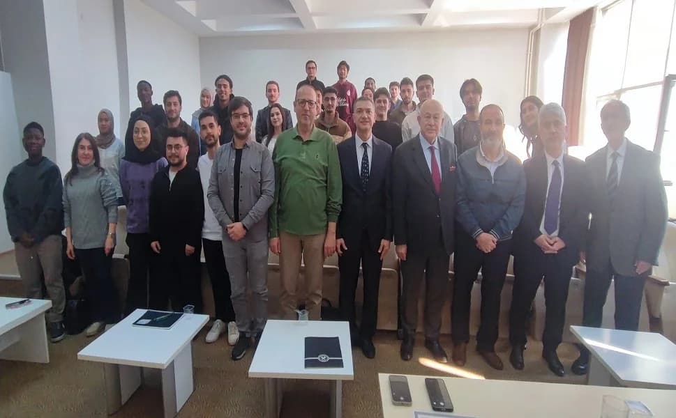 AKÜ'de Düzenlenen Konferansta Kömürün Geleceği ve Maden Milliyetçiliği Vurgulandı