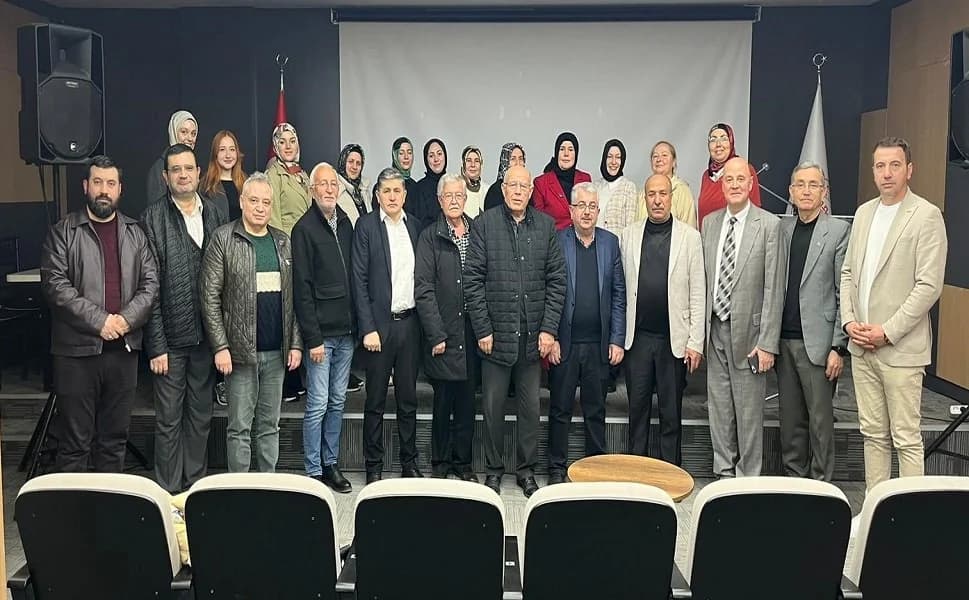 Afyonkarahisar'da "Hayatıma Yön Veren Kitaplar" Söyleşisi: "Kütüphaneler Toplumun Hafızasıdır"