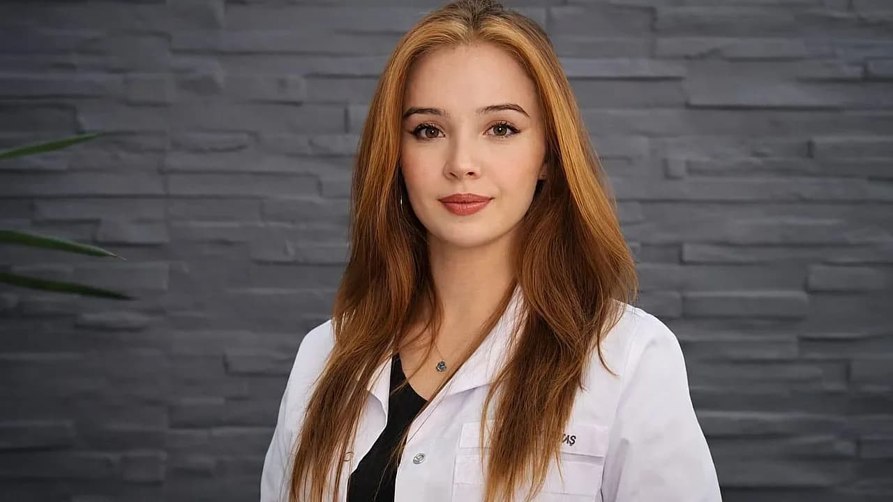 Afyonkarahisar Sağlık Bilimleri Üniversitesi Öğrencisi TRT'nin Dev Prodüksiyonunda Sahne Aldı