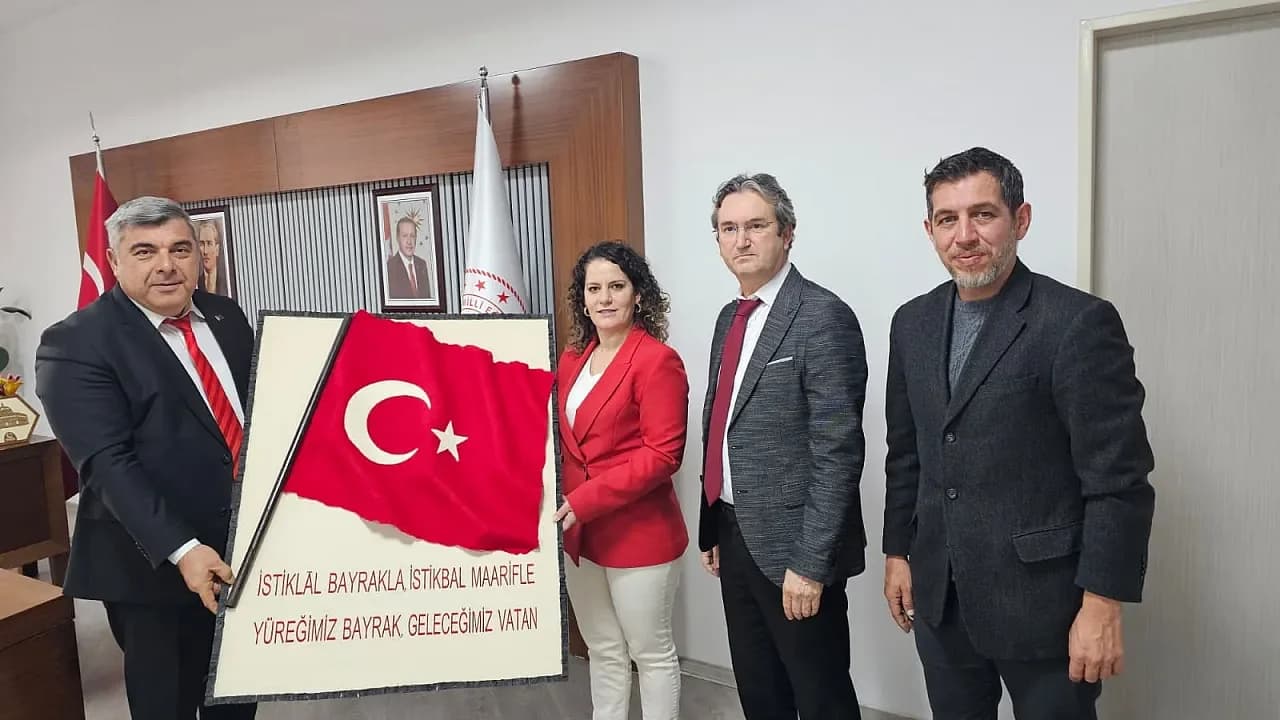 Afyon’un Kültürel Mirası Bayrakta Hayat Buldu: Müdür Sünnetci’ye Anlamlı Takdim