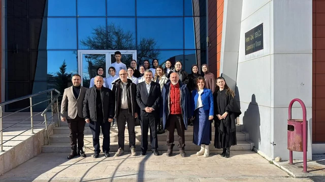 AKÜ Emirdağ MYO'da Lezzetli Final: Geleceğin Şefleri Sektör Temsilcileriyle Buluştu