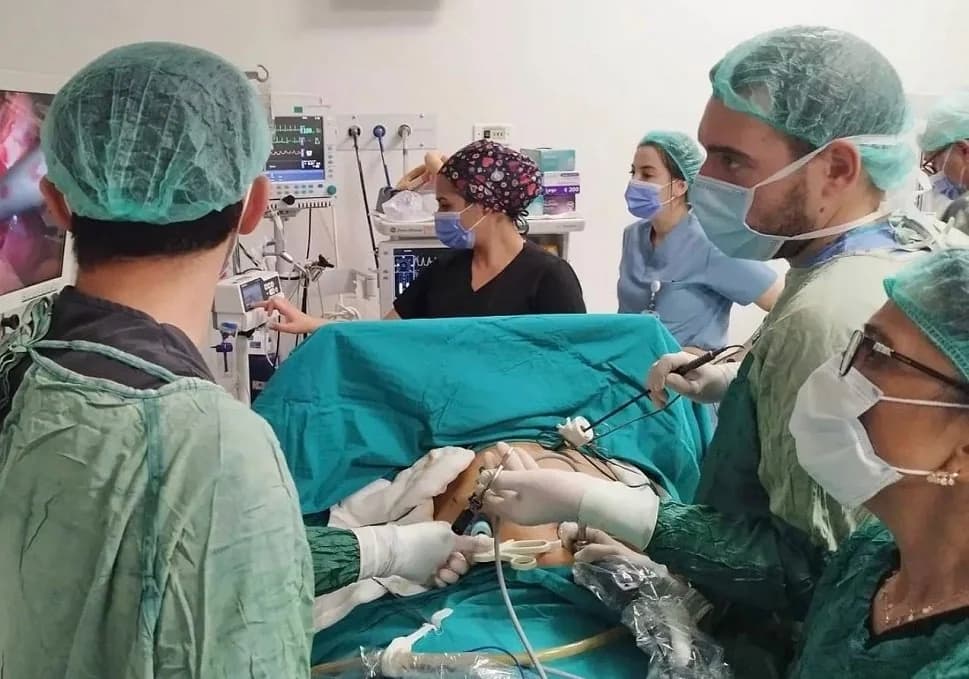 Şuhut Devlet Hastanesinde Bir İlk: Kapalı Yöntemle Safra Kesesi Ameliyatı Başarıya Ulaştı