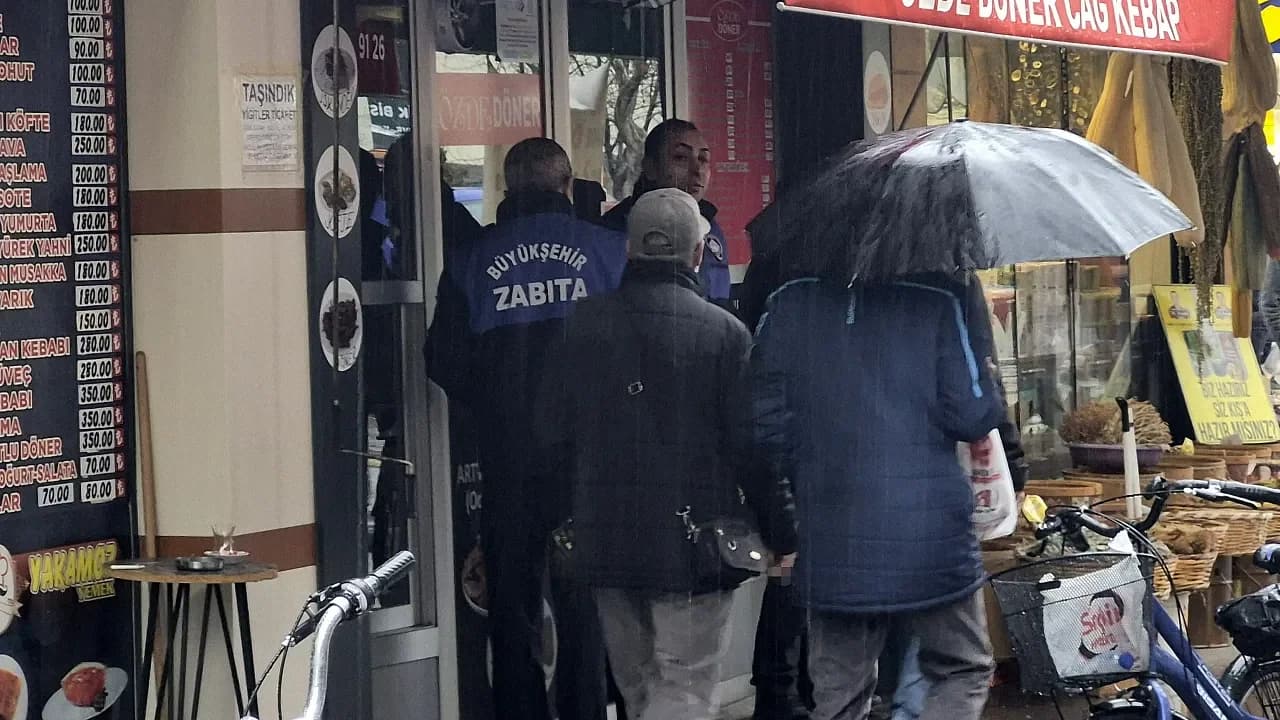 Eskişehir'de Aniden Bastıran Sağanak Yağış Hayatı Olumsuz Etkiledi