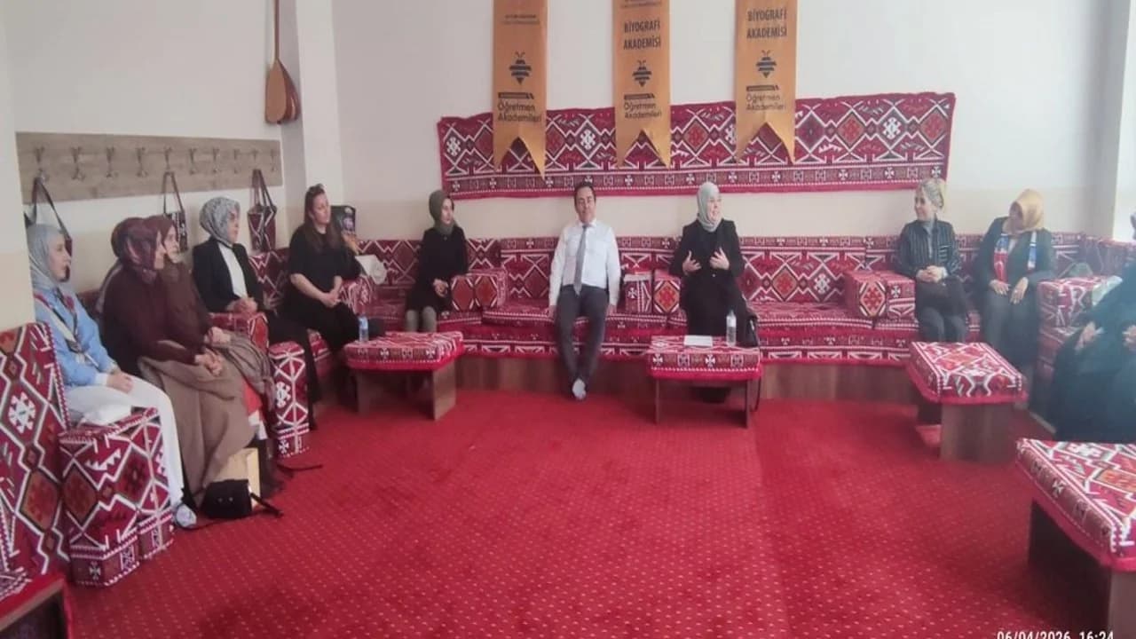 Afyonkarahisar Öğretmen Akademileri'nde "Diriliş Şairi" Sezai Karakoç Anlatıldı