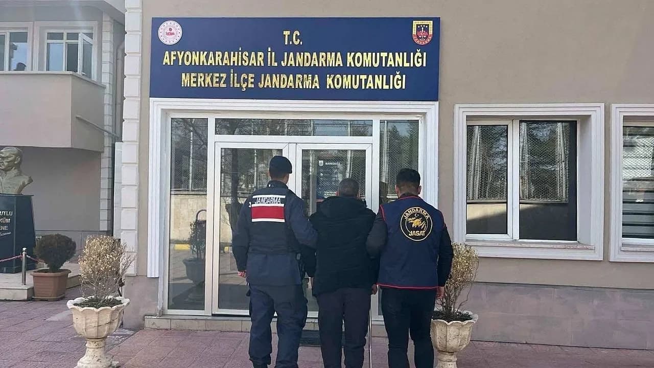 Afyon’da Suç Dosyası Kabarık Firari Yakayı Ele Verdi: 46 Yıl Hapis Cezası Vardı