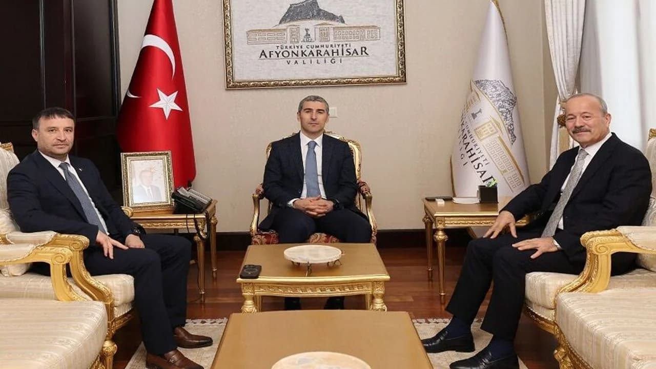 MHP'li Taytak Afyonkarahisar'da Sahaya İndi: Hizmet Araçları Töreni ve Manevi Buluşma