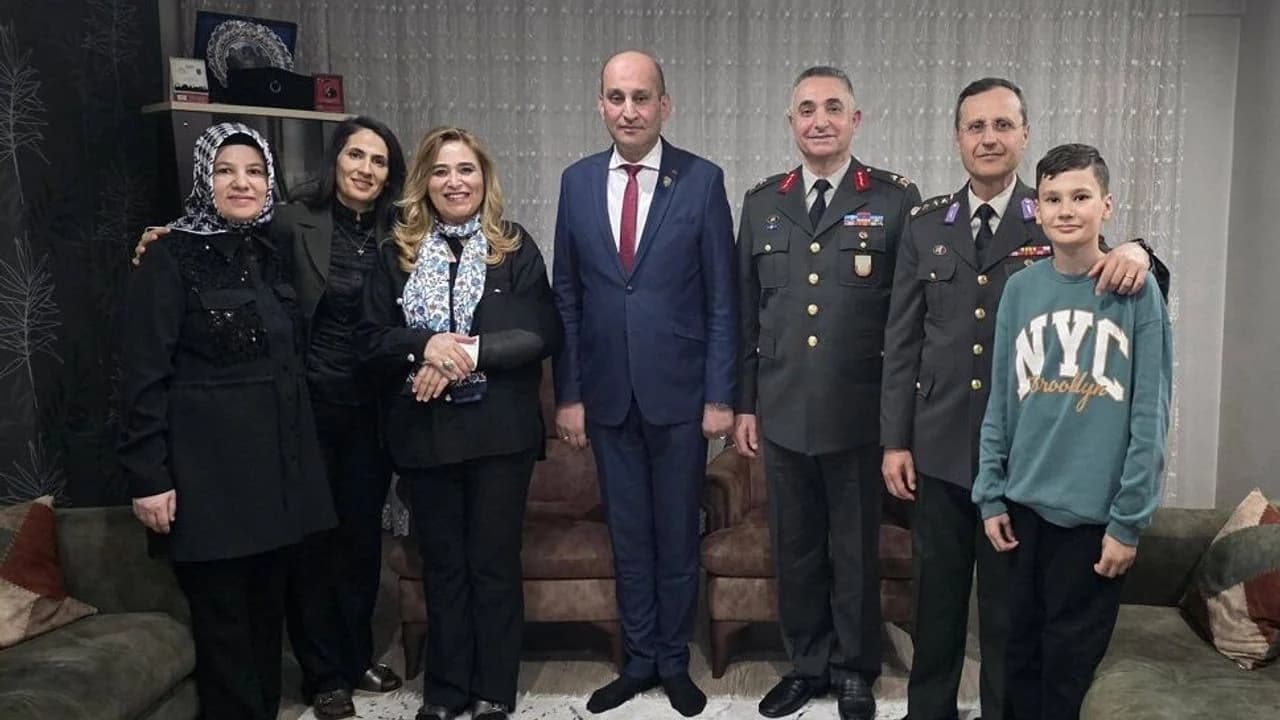 Afyonkarahisar Garnizon Komutanı Tecimer'den Gazi Kumartaşlı'ya Anlamlı Ziyaret