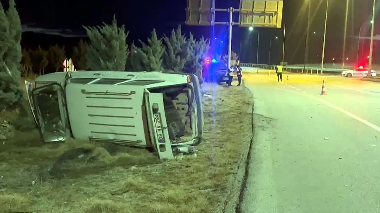 Emirdağ Çıkışında Feci Kaza: Tırla Çarpışan Otomobil Şarampole Yuvarlandı