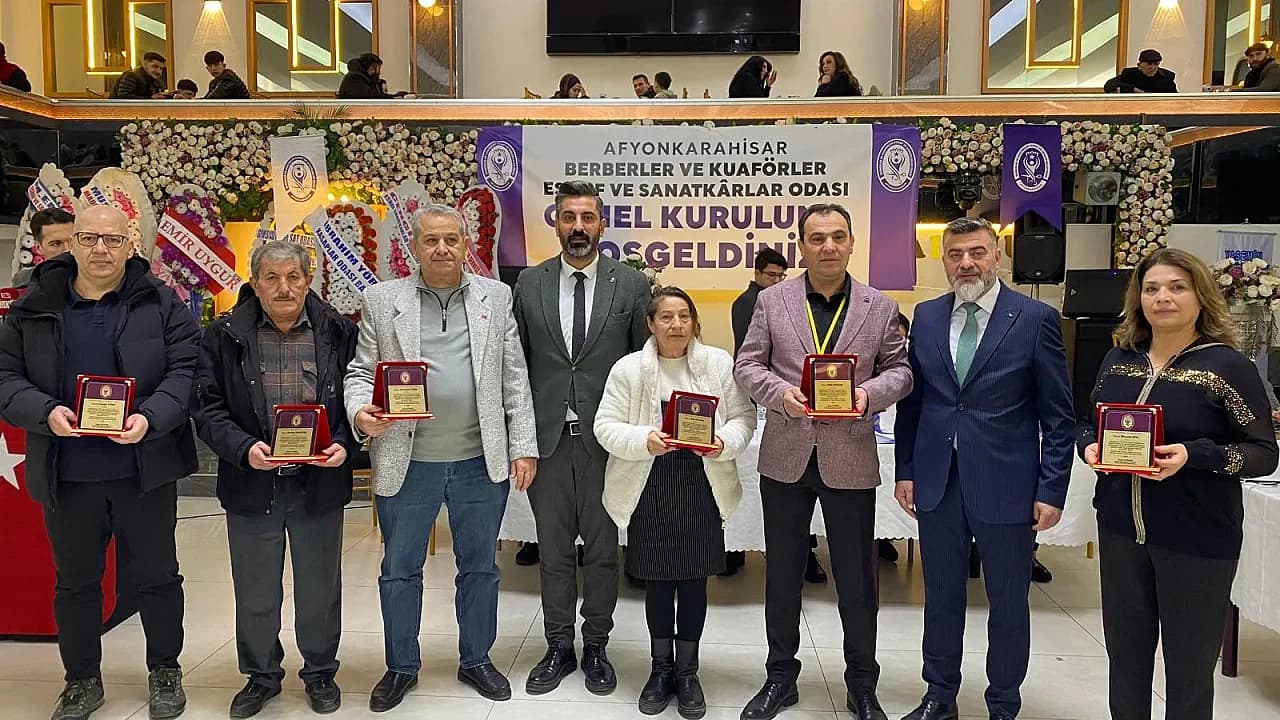 Afyonkarahisar’da Ahilik Geleneği Yaşıyor: Yarım Asrı Deviren Ustalara Vefa Plaketi