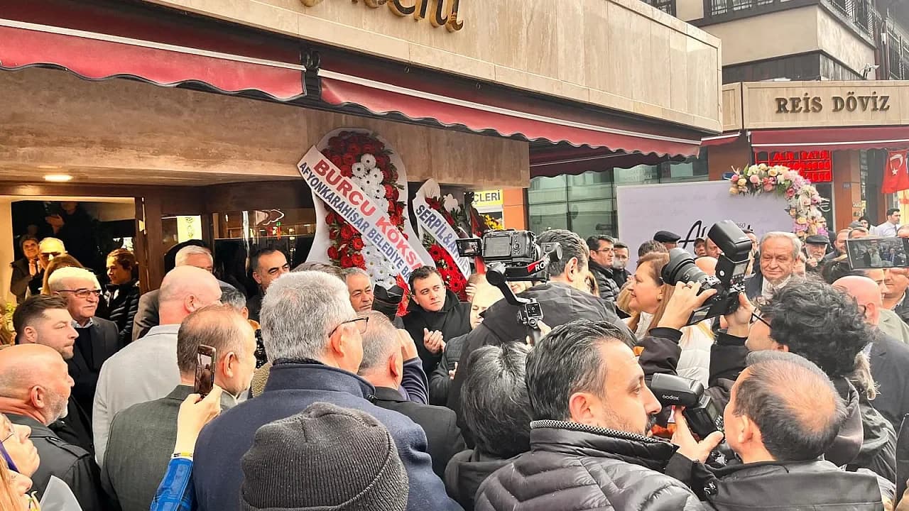 Uzun Çarşı’nın Tarihi Dokusuna Tatlı Dokunuş: Akkent Şekerleme Kapılarını Açtı