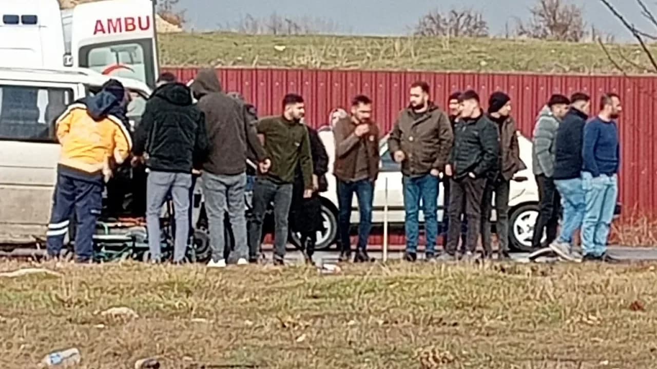 Işıklar Beldesinde Zincirleme Kaza: Yağışlı Hava 4 Aracı Birbirine Kattı